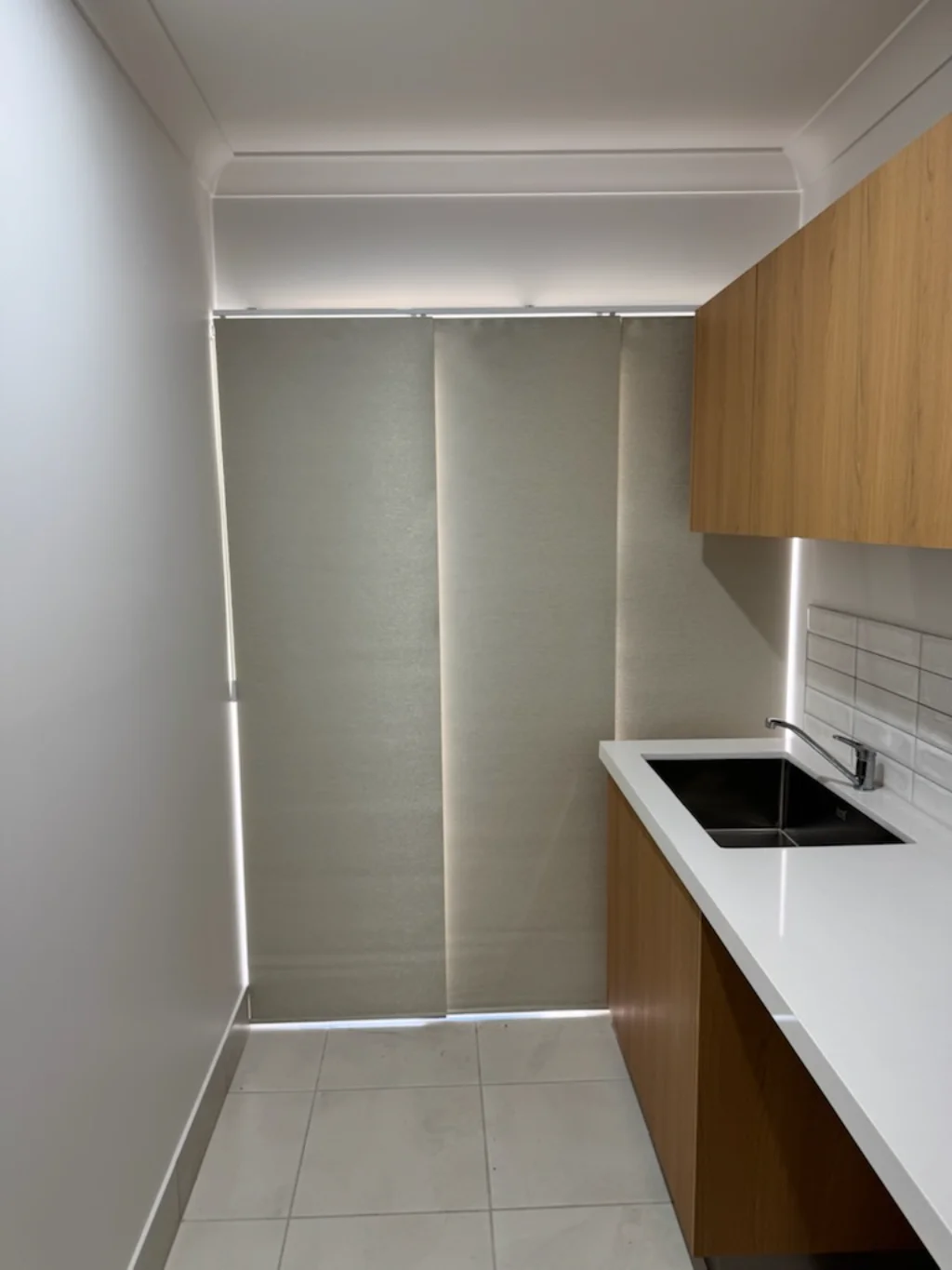 panel blinds- standard-blockout-laundry-evertonpark-3-1 — Panel Blinds standard blockout — laundry — blinds