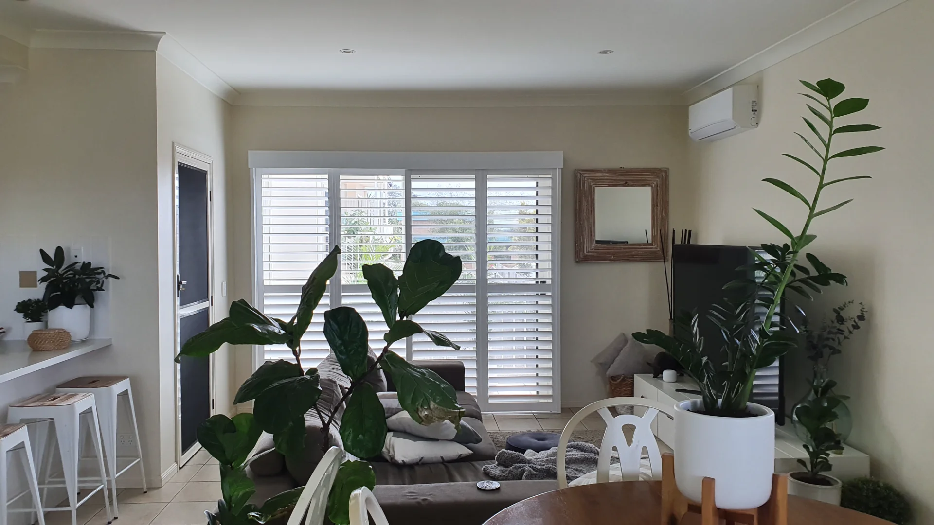 brisbane-sliding-shutters-living-1 — Shutter Sliding BB-FF — living — shutters