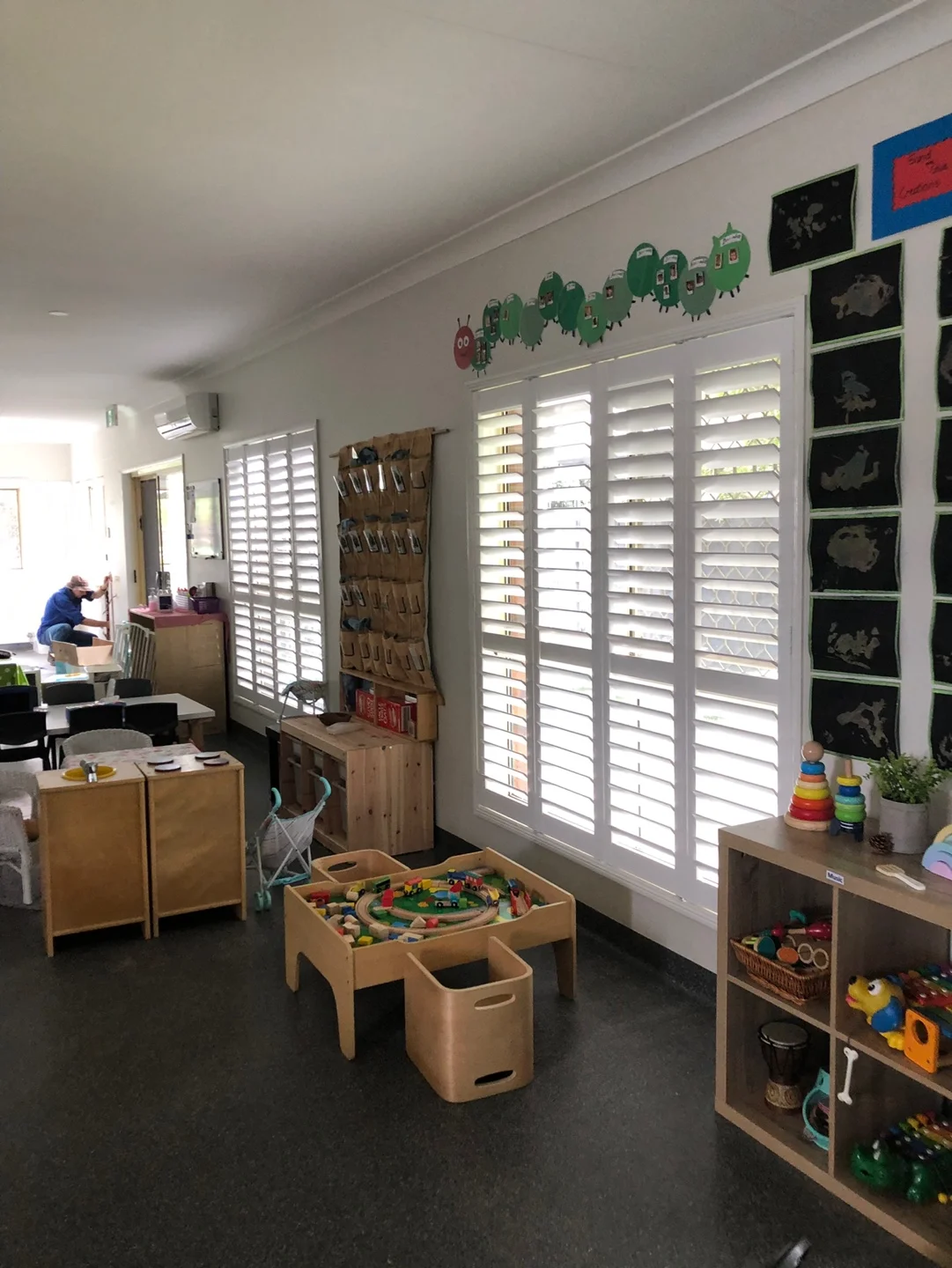 shutter-four-panels-hinged-toowoomba-1 — Shutter Hinged L-DRTL-DR — learning centre — shutters